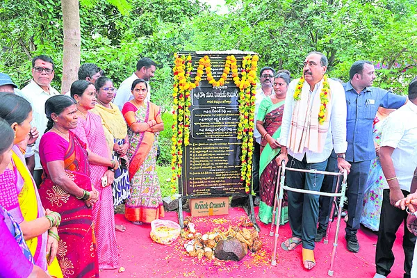 విద్య, వైద్యానికి ప్రాధాన్యం
