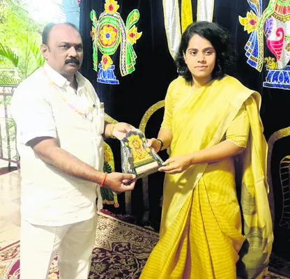 శ్రీవారిని దర్శించుకున్న తూర్పుగోదావరి కలెక్టర్‌ 

