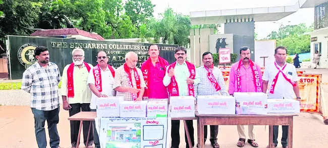 సొంతింటి పథకానికే కార్మికుల మొగ్గు