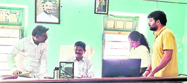పనులు పెండింగ్ లేకుండా చూడాలి