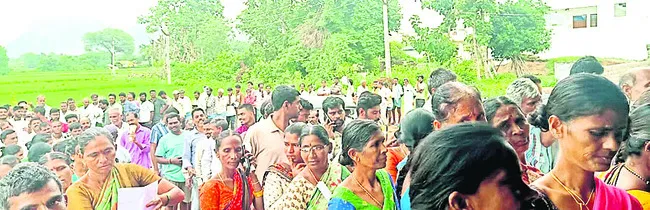సారూ.. ఒక్కబస్తా ఇవ్వరూ