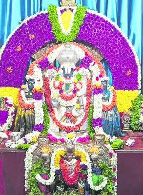 పోటెత్తిన భక్తులు