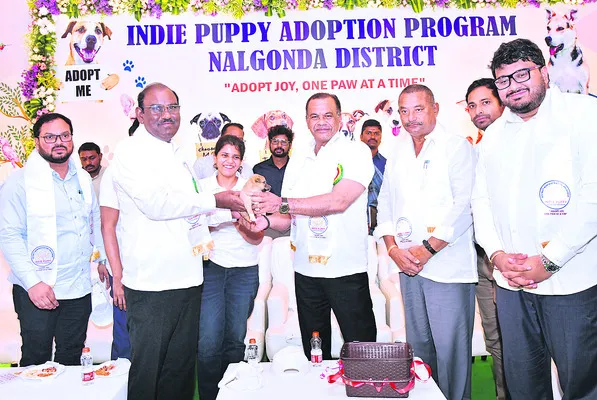 కుక్కల దత్తత అభినందనీయం