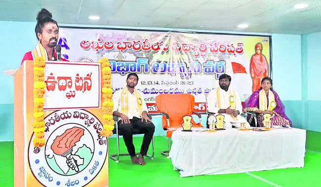 జాతి పునర్నిర్మాణంలో విద్యార్థులే కీలకం 