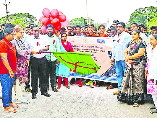ఎయిడ్స్పై అవగాహన పెంచుకోవాలి