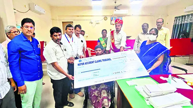 బీటెక్ విద్యార్థికి రూ.61 లక్షల పరిహారం