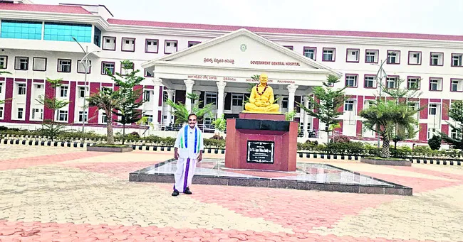 మెడికల్‌ కళాశాలలపై చంద్రబాబు అబద్ధపు ప్రచారం 