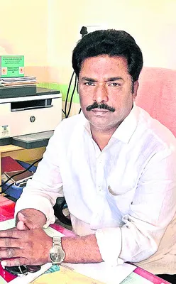 కలానికి సంకెళ్లా? 