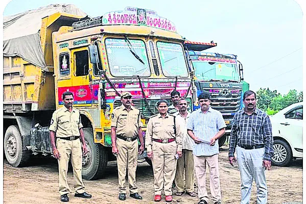 పది లారీలు సీజ్‌ 