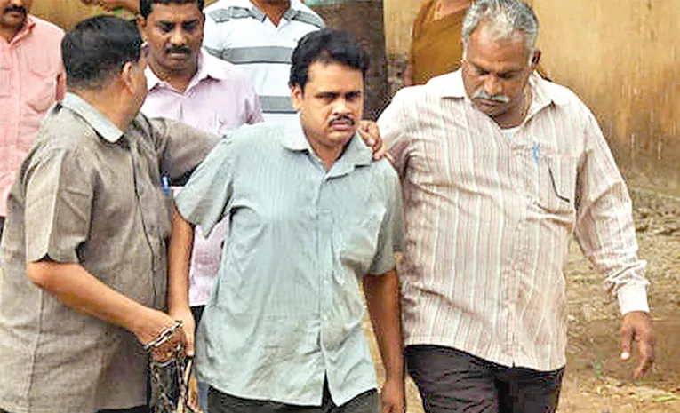  సాధారణ దొంగ కాదు... సాహు