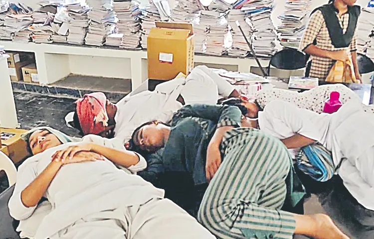 బాలికల గురుకుల పాఠశాలలో విష జ్వరాలు