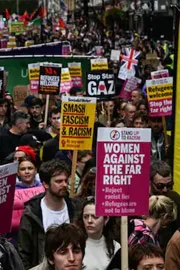 Protesters March London Tommy Robinson Immigration Concerns12