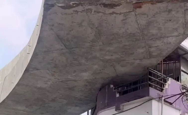 Nagpur Flyover House Balcony is Viral Controversy