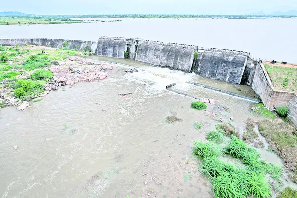 అద్భుతం.. ఆ కట్టడాలు