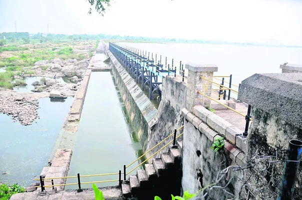 ●చెక్కుచెదరని ‘పాలేరు’ 
