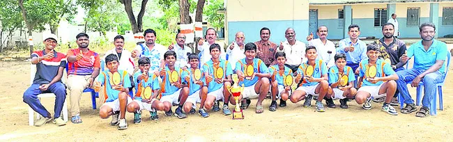 రాష్ట్రస్థాయి బ్యాడ్మింటన్లో ఆదిలాబాద్ సత్తా
