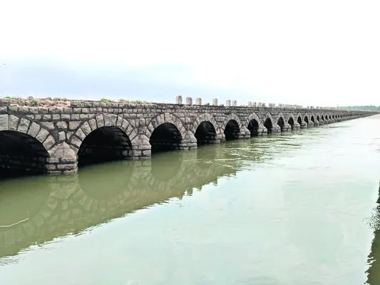 మంజీరపై రాతి వంతెన