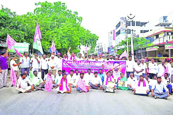 రోడ్లకు మరమ్మతులు చేయించండి