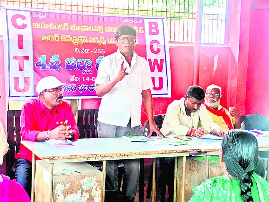 బిల్డింగ్ కార్మికులకు అడ్డాలు ఏర్పాటు చేయాలి