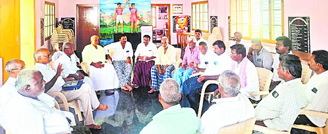 పత్తి రైతులకు మద్దతు ధర ఇవ్వాలి