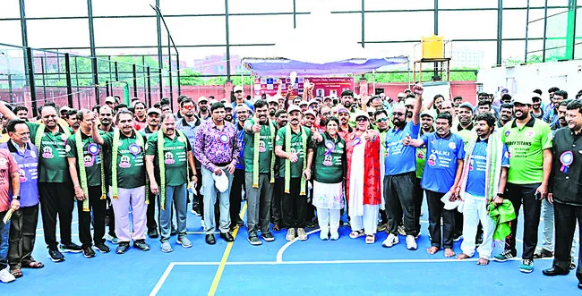 కోలాహలం..వాసవీ క్రికెట్‌ టోర్నమెంట్‌ 