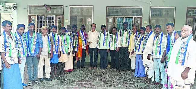 వైఎస్సార్ సీపీలో భారీగా చేరికలు