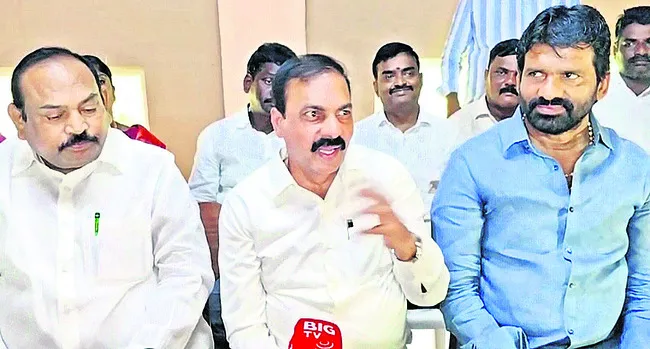 దోచుకోవడం.. దాచుకోవడం