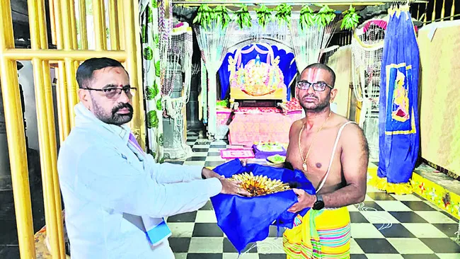 అప్పన్నకు వైభవంగా ఆర్జిత సేవలు 