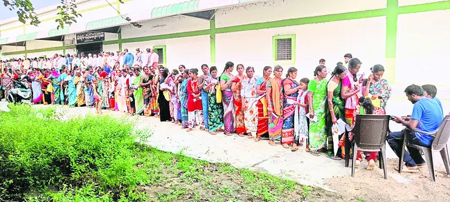రైతులకు యూరియా తిప్పలు