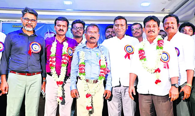 ఎస్సీ, ఎస్టీ ఉద్యోగులకు అండగా ఉంటాం