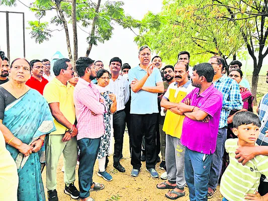 రాజకీయాలకు అతీతంగా అభివృద్ధి
