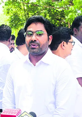 పేదలకు వైద్య విద్య దూరం 
