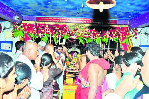 పెద్దమ్మతల్లికి విశేష పూజలు