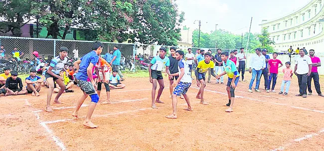 జిల్లాస్థాయి కబడ్డీ పోటీలకు స్పందన