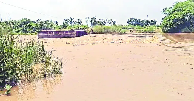 ఉధృతంగా ఎర్రకాలువ