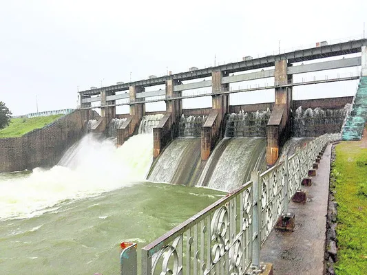 స్వర్ణ ప్రాజెక్ట్ గేటు ఎత్తివేత