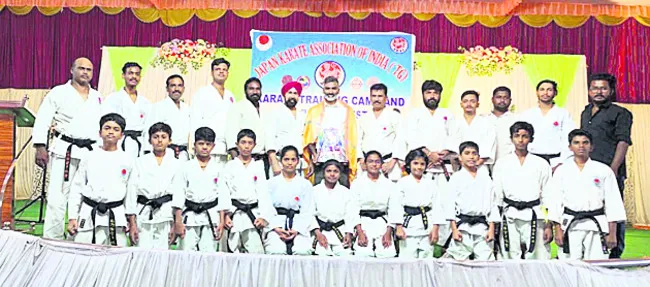 ఆత్మ రక్షణకు కరాటే