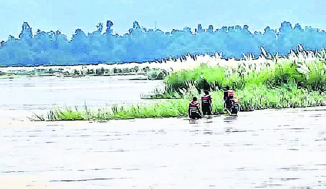 కొనసాగుతున్న రెస్క్యూ