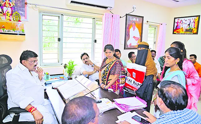 పారదర్శకంగా విద్యావలంటీర్ల ఎంపిక