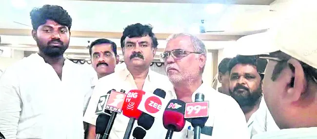 కనకదాస విగ్రహావిష్కరణను బహిష్కరిస్తున్నాం