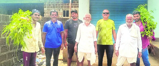 యూరియా పంపిణీ చేయండి