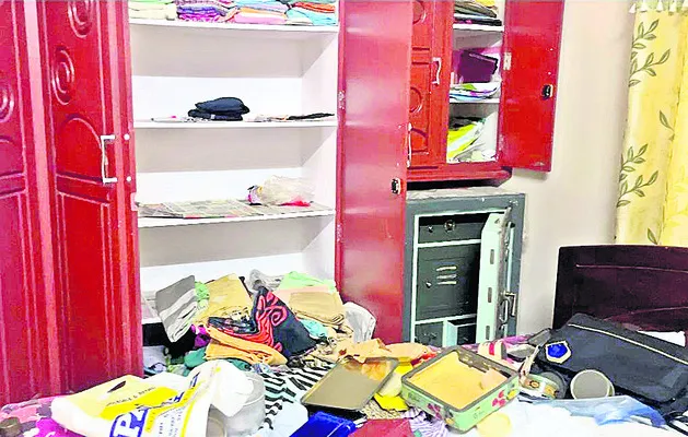 కమలపాడులో దొంగల బీభత్సం