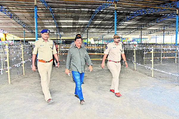 దసరా ఉత్సవాల ఏర్పాట్లు పరిశీలన