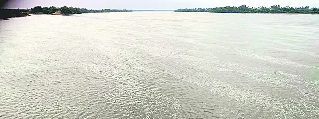 కృష్ణా నదిలో పెరిగిన వరద ప్రవాహం