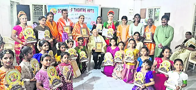 ముగిసిన జిల్లా స్థాయి నృత్య పోటీలు