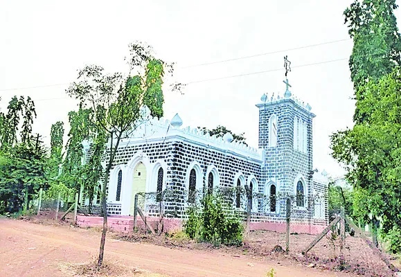 ఎర్రరాయితో మెథడిస్టు చర్చి..