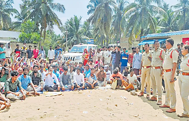 Rajayyapet fishermen angry on Home Minister Anitha