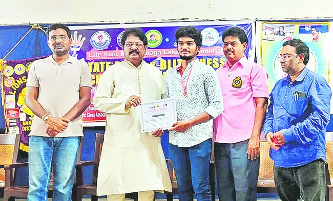 రాష్ట్ర బ్లిట్జ్‌ చెస్‌  చాంపియన్‌గా సాత్విక్‌ 