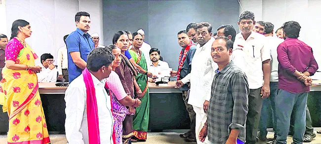 వేతనాలు ఇప్పించండి సారూ..!
