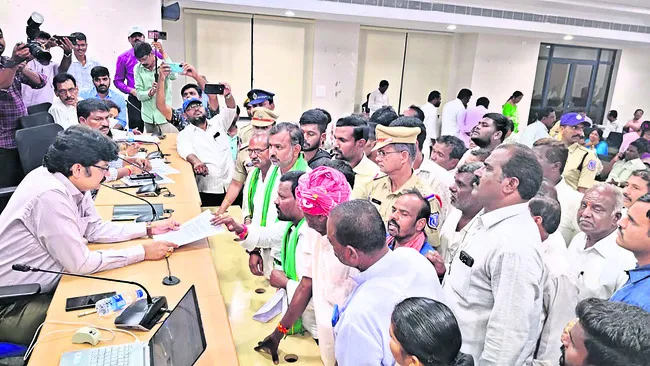 మొర ఆలకించి.. వినతులు స్వీకరించి
